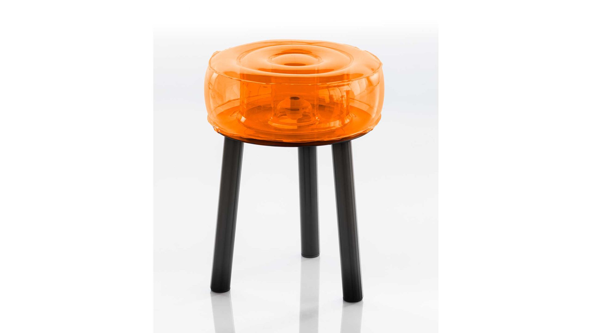 Hocker Mojow design aus Aluminium Kunststoff in Orange Floofy Eko Sitzhocker 3-Bein Hocker Sitz orange transparent, Gestell und Fuß schwarz