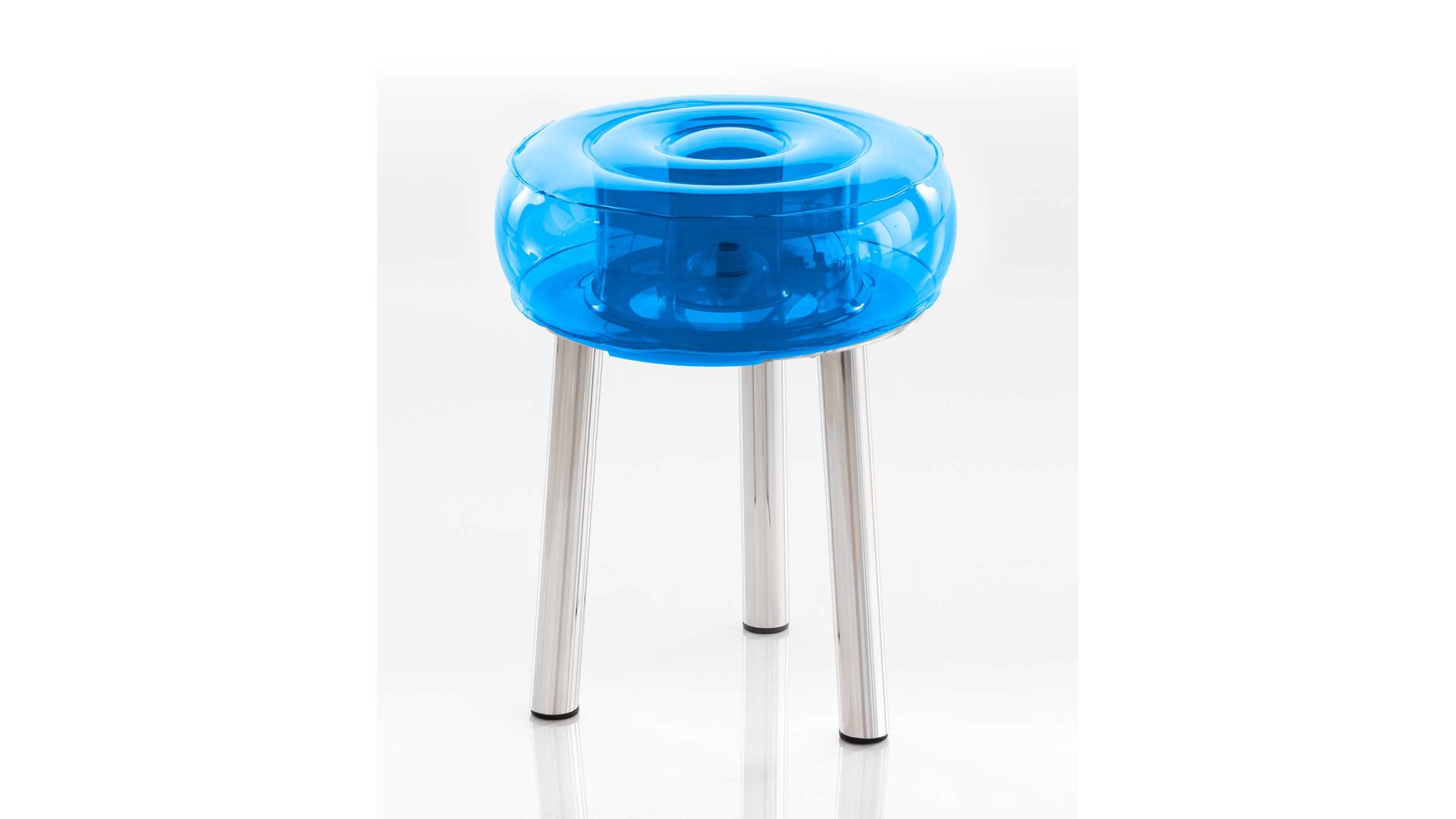 Hocker Mojow design aus Aluminium Kunststoff in Blau Floofy Eko Sitzhocker 3-Bein Hocker Sitz blau transparent, Gestell Edelstahl, Fuß schwarz